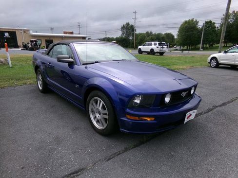 Used 2005 Ford Mustang GT RWD image 12