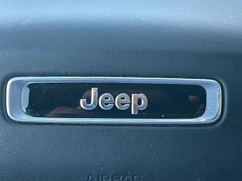 Used 2022 Jeep Grand Cherokee Overland w/ Luxury Tech Group IV image 12