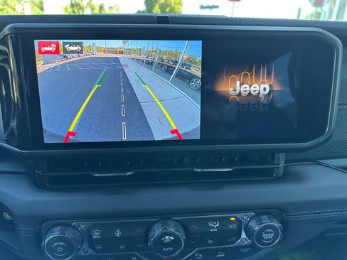 Used 2026 Jeep Wrangler Unlimited Rubicon AWD/4WD image 16