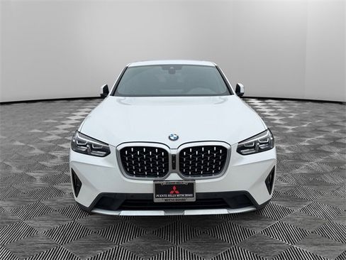 Used 2023 BMW X4 xDrive30i image 2
