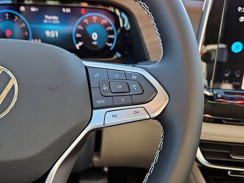 New 2026 Volkswagen Atlas SE image 18