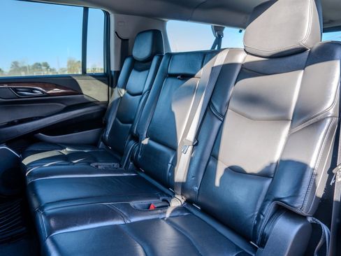 Used 2020 Cadillac Escalade ESV Premium Luxury image 31