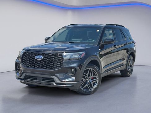 Used 2025 Ford Explorer ST-Line w/ ST-Line Street Pack AWD/4WD image 2