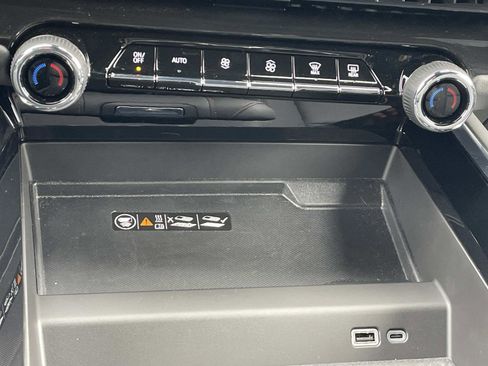 Used 2025 Chevrolet Suburban RST w/ Comfort Package image 29