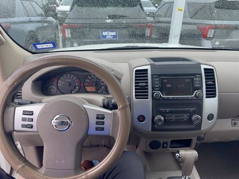Used 2015 Nissan Frontier SV image 6