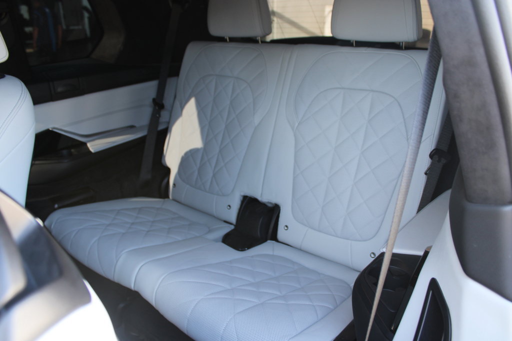 Used 2024 BMW X7 xDrive40i w/ M Sport Package AWD/4WD image 18