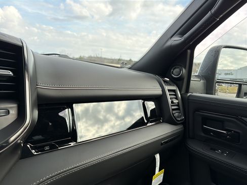 New 2026 RAM 2500 Limited AWD/4WD image 24