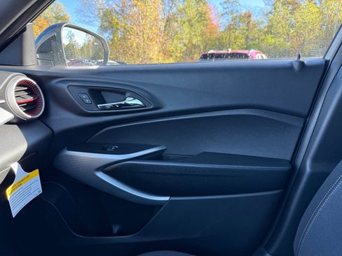 New 2026 Chevrolet Trax RS w/ Sunroof Package image 36