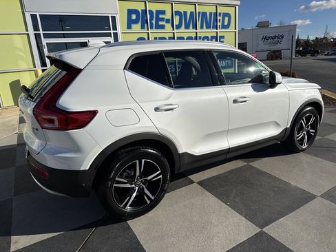 Used 2025 Volvo XC40 B5 Core image 10