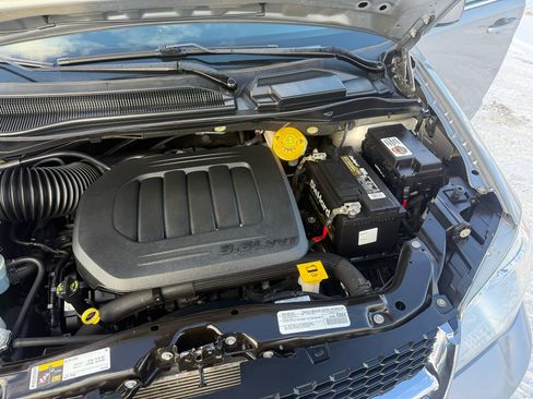 Used 2019 Dodge Grand Caravan SXT image 24