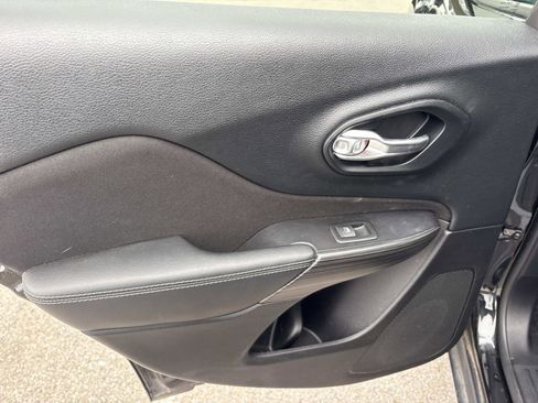 Used 2014 Jeep Cherokee Altitude w/ Comfort/Convenience Group image 30