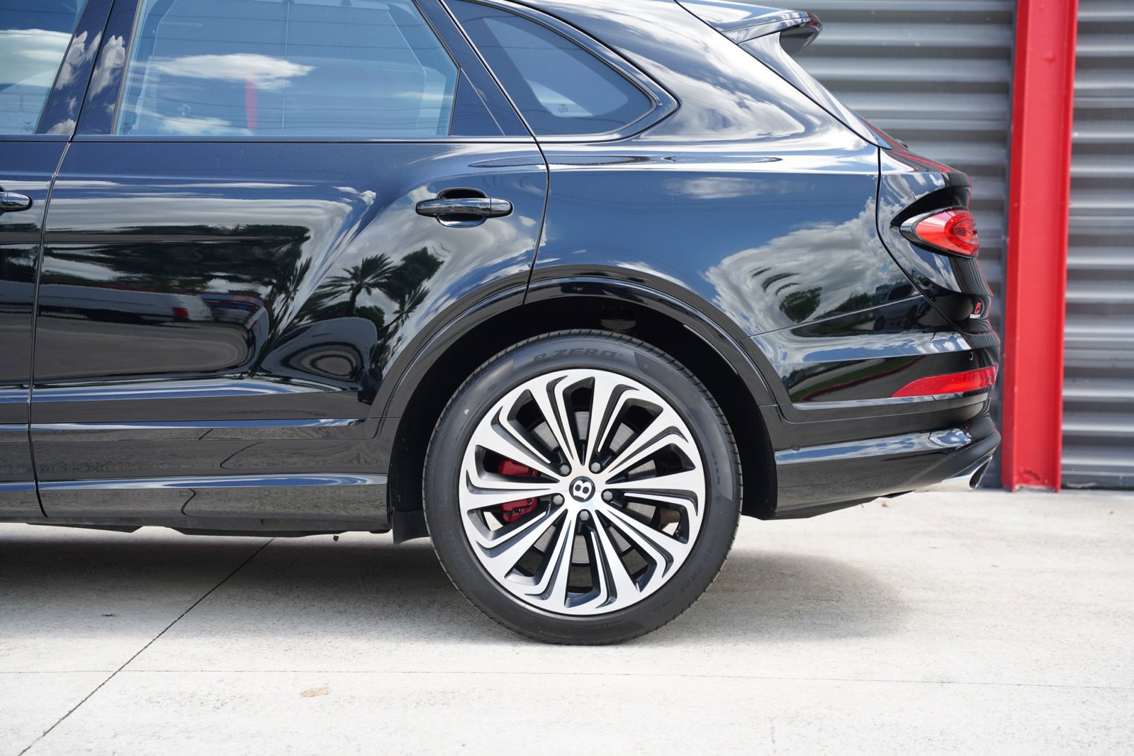 Used 2023 Bentley Bentayga AWD/4WD image 11