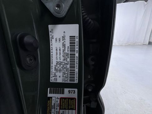 Used 2022 Toyota Tacoma TRD Sport w/ Technology Package image 17