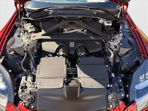 Used 2025 Aston Martin V8 Vantage Coupe image 23