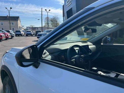 Used 2022 Nissan Rogue S image 26