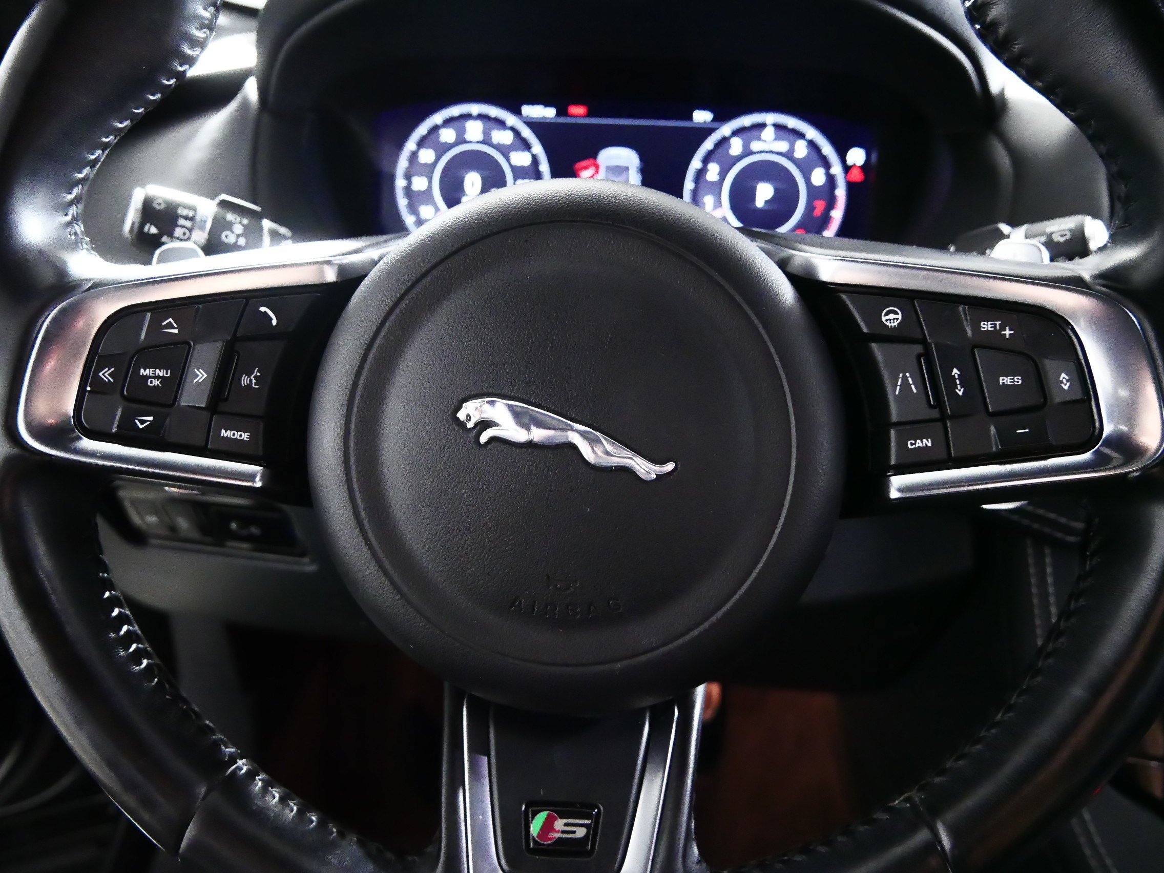 Used 2019 Jaguar F-PACE S AWD/4WD image 25