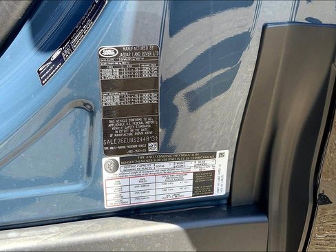 New 2025 Land Rover Defender 90 X-Dynamic SE image 14