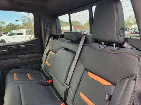 Used 2024 GMC Sierra 1500 AT4 w/ Technology Package AWD/4WD image 14