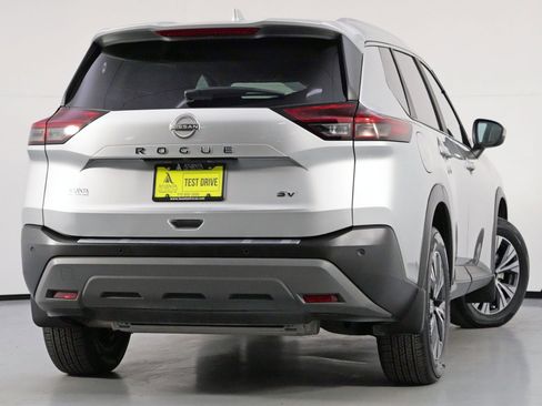 Used 2023 Nissan Rogue SV w/ SV Premium B Package image 4