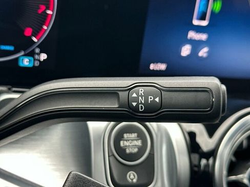 Used 2025 Mercedes-Benz GLB 250 image 26