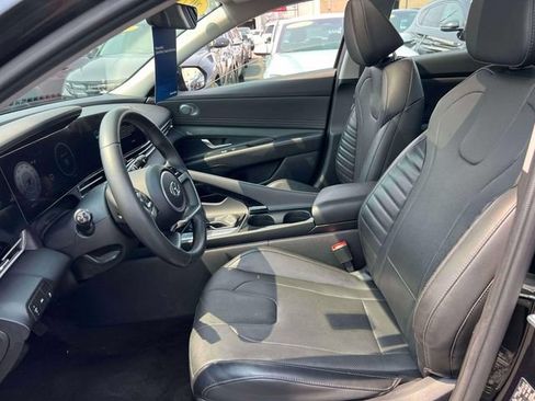 Certified 2023 Hyundai Elantra Limited w/ Preferred Accessory Package FWD image 15