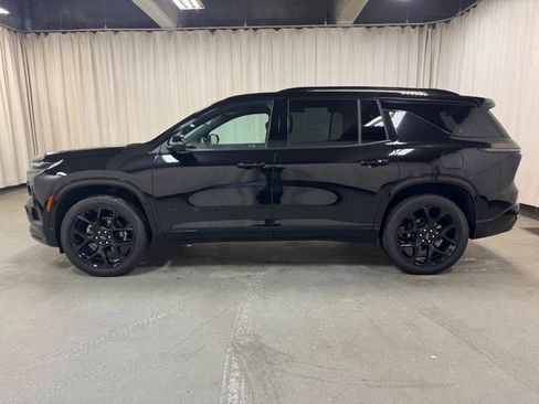 Used 2025 Chevrolet Traverse RS image 8