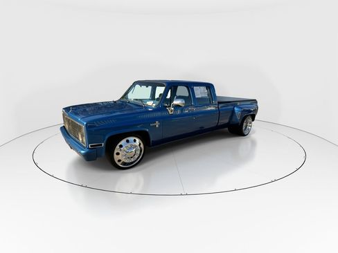 Used 1988 Chevrolet Silverado 3500 2WD Crew Cab image 4