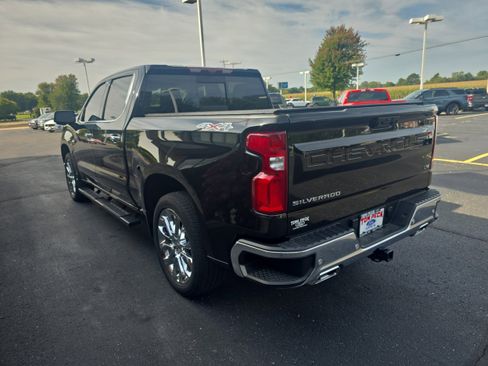 Used 2023 Chevrolet Silverado 1500 LTZ w/ Technology Package image 3