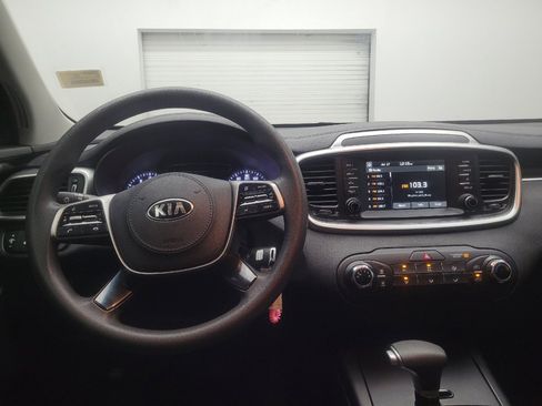 Used 2020 Kia Sorento LX FWD image 22