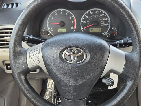 Used 2013 Toyota Corolla LE image 24