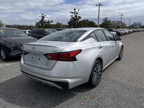 Used 2024 Nissan Altima 2.5 SV image 4