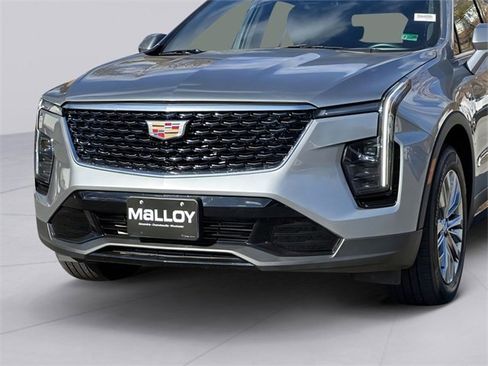 Used 2025 Cadillac XT4 Premium Luxury image 7