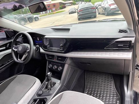 Used 2022 Volkswagen Taos S image 9