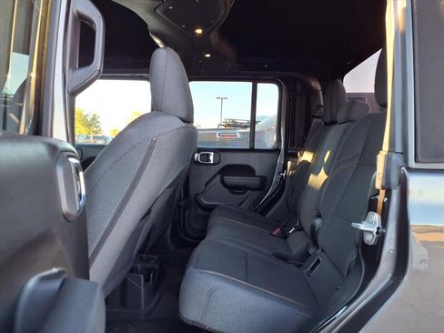 Certified 2024 Jeep Gladiator Sport image 19