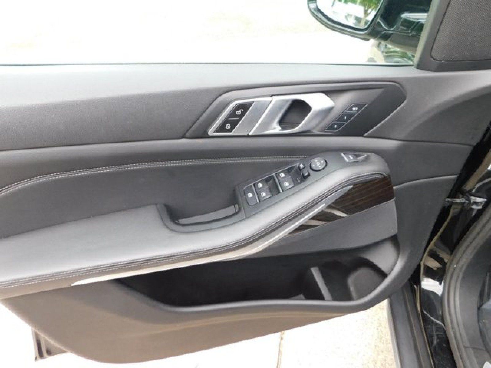 Used 2019 BMW X5 xDrive40i w/ Convenience Package AWD/4WD image 18