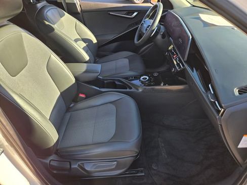 Used 2023 Kia Niro Wind w/ Wind Preserve Package FWD image 15