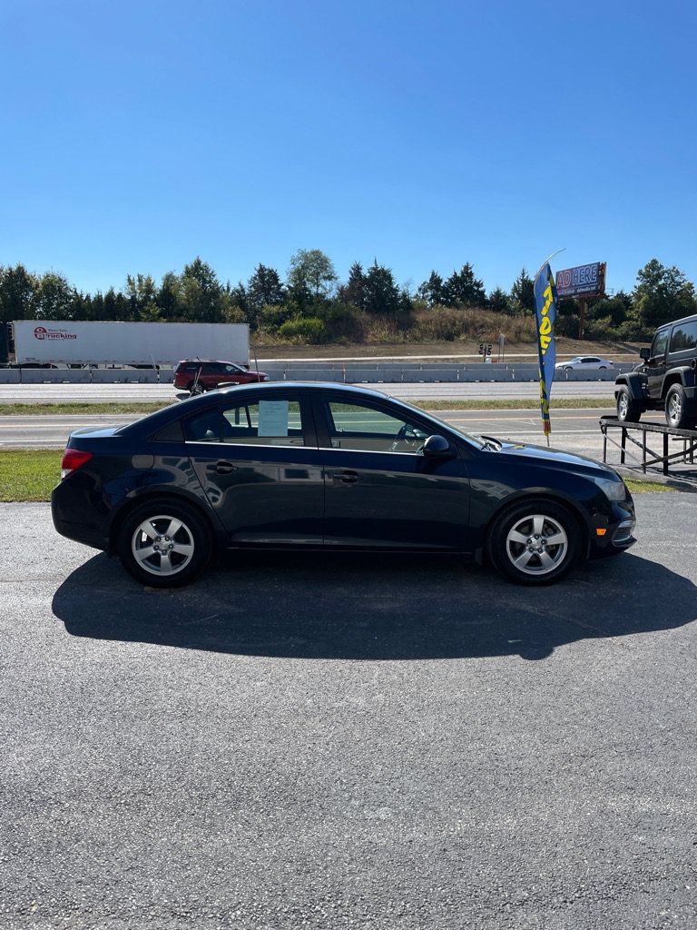 Used 2016 Chevrolet Cruze LT w/ Technology Package FWD image 6