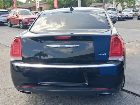 Used 2019 Chrysler 300 Limited RWD image 6
