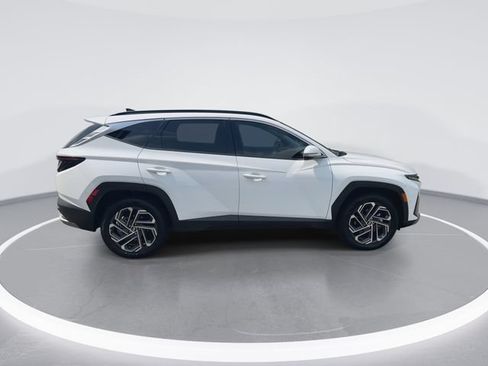 Certified 2025 Hyundai Tucson Limited AWD/4WD image 9