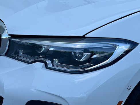 Used 2021 BMW 330i Sedan w/ M Sport Package RWD image 7
