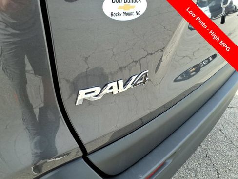 Used 2020 Toyota RAV4 LE FWD image 9