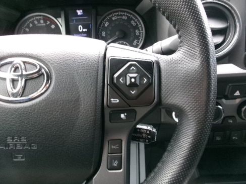 Used 2021 Toyota Tacoma TRD Sport w/ Technology Package image 22