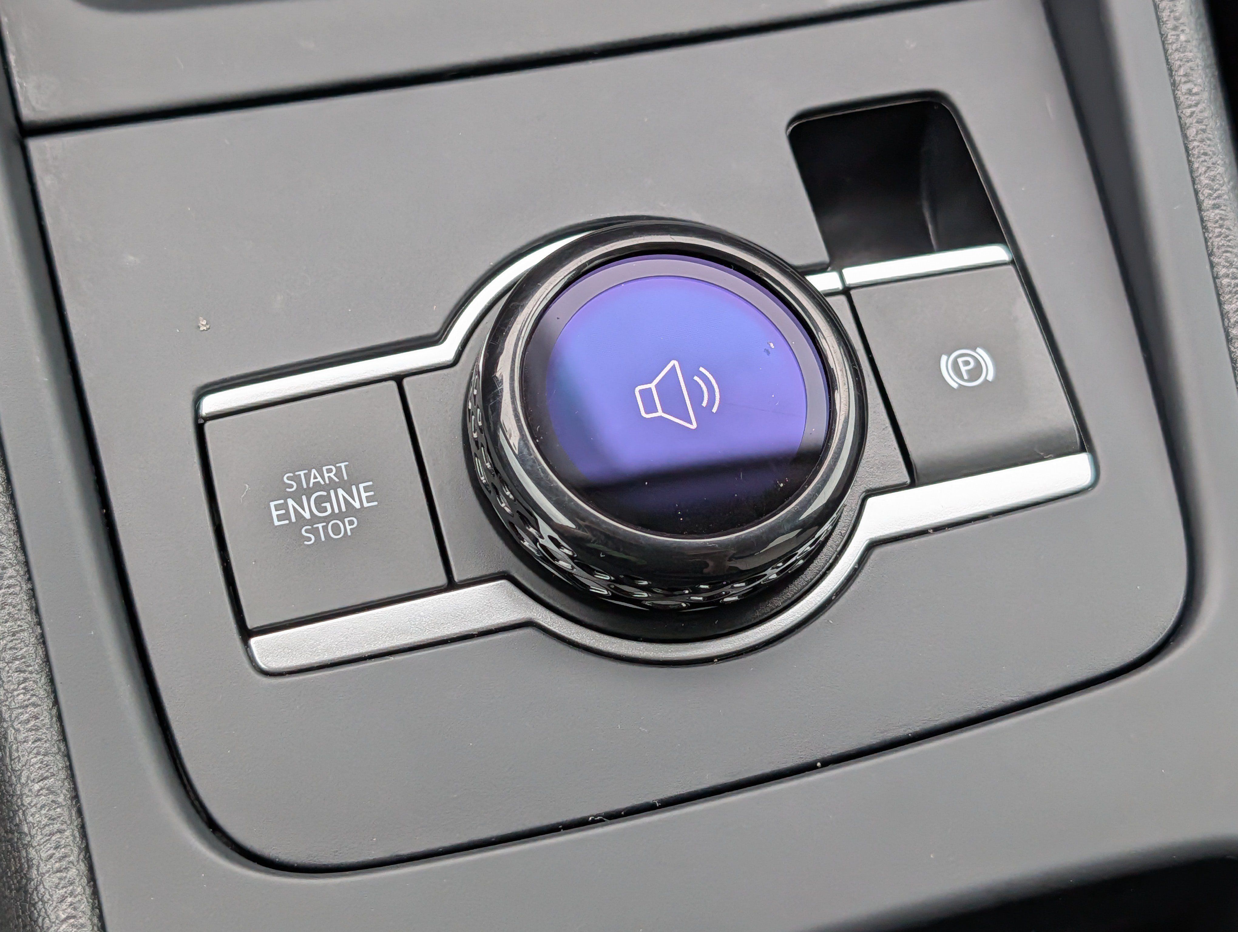 Certified 2025 Volkswagen Tiguan SE AWD/4WD image 31