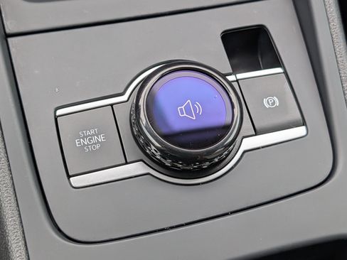 Certified 2025 Volkswagen Tiguan SE AWD/4WD image 31