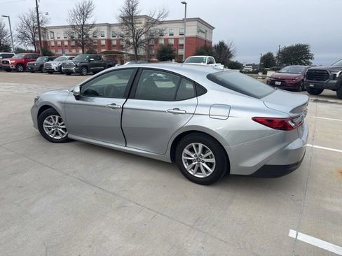 Used 2025 Toyota Camry LE image 5