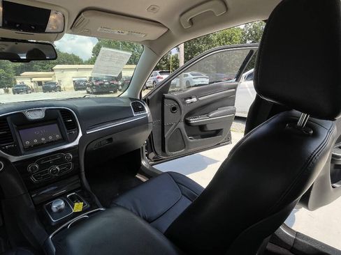 Used 2017 Chrysler 300 Limited RWD image 20