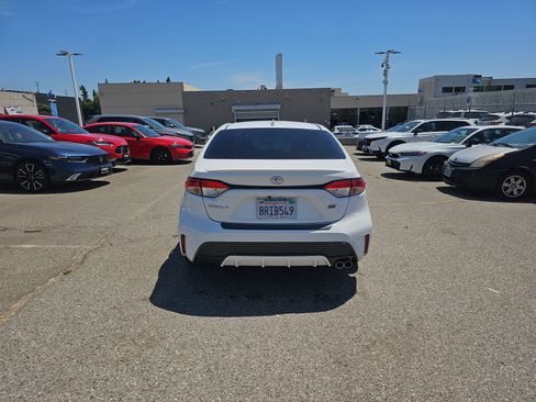 Used 2020 Toyota Corolla SE w/ SE Premium Package FWD image 4