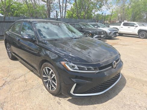 Used 2025 Volkswagen Jetta SE image 3