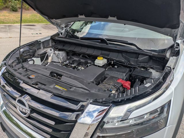 Used 2025 Nissan Pathfinder SV AWD/4WD image 40
