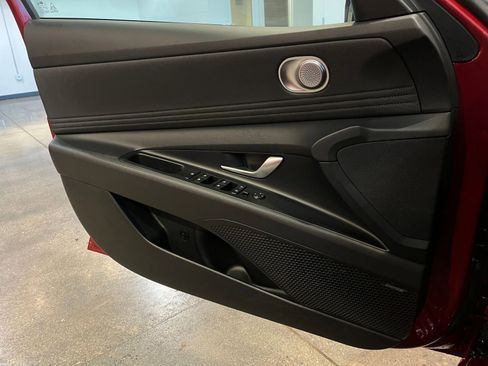 Used 2025 Hyundai Elantra Limited image 20